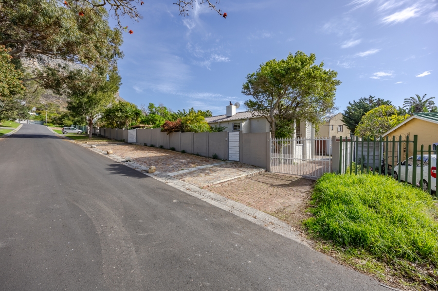 3 Bedroom Property for Sale in Lakeside Western Cape
